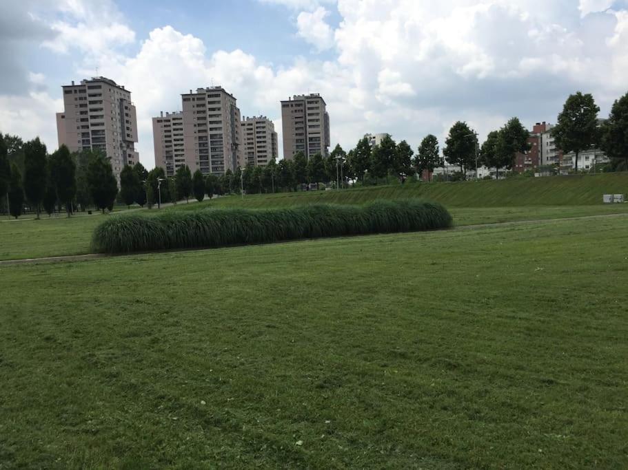 Flat Overlooking The Park Apartment *