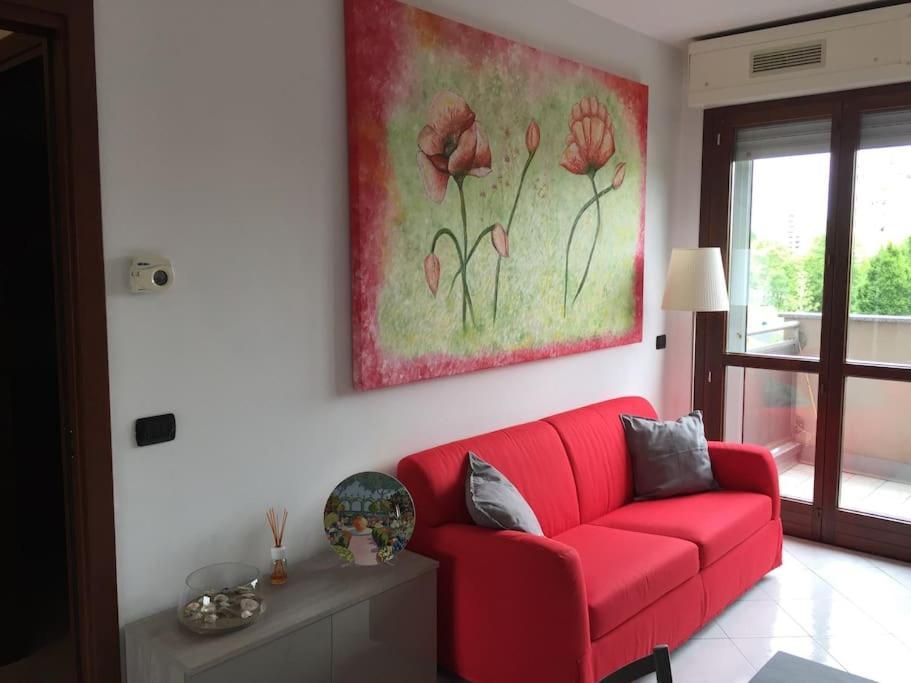Apartment Flat Overlooking The Park *